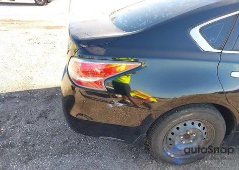 2015 Nissan Altima 2.5 S из США, поврежденный, VIN 1N4AL3AP3FC159519